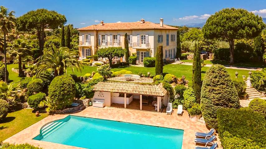 Luxury Villa For Sale in Greece