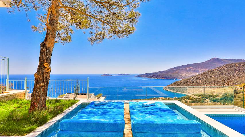 Luxury Villa For Sale in Italy
